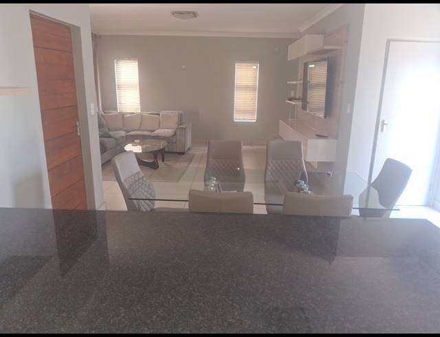 3 BEDROOM FREEHOLD FOR SALE IN RUA VISTA